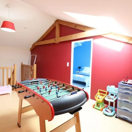 Ancien Corps De Ferme Renove, 3 Ch., Jardin, Jeux, Prox. St-flour, Ski, Rando, Baignade - Fr-1-742-313 *